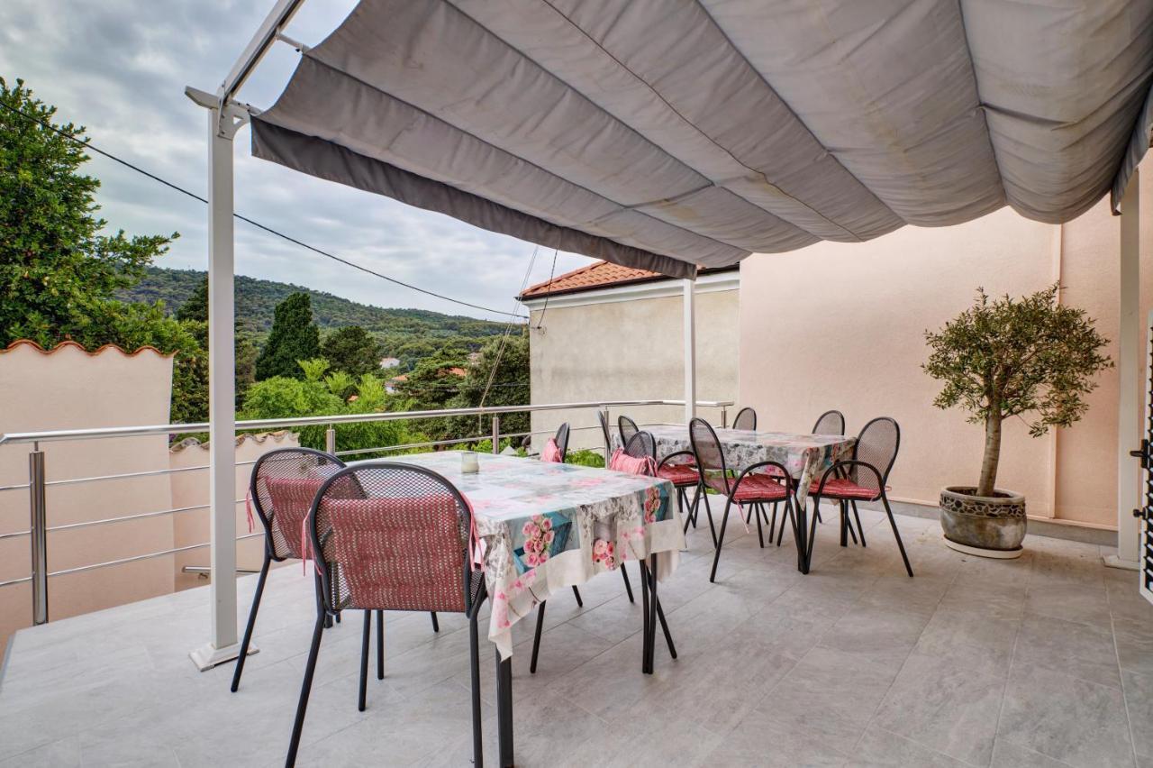 וולי לוסיניי Apartments Ljubica מראה חיצוני תמונה