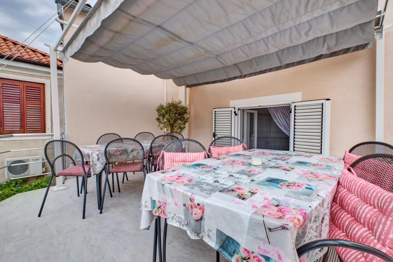 וולי לוסיניי Apartments Ljubica מראה חיצוני תמונה