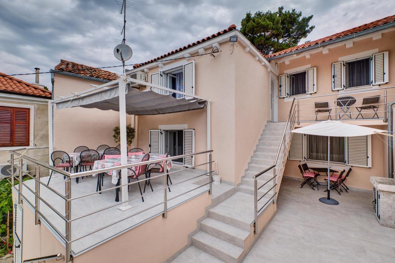 וולי לוסיניי Apartments Ljubica מראה חיצוני תמונה