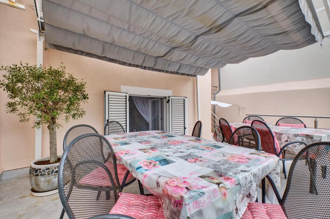 וולי לוסיניי Apartments Ljubica מראה חיצוני תמונה