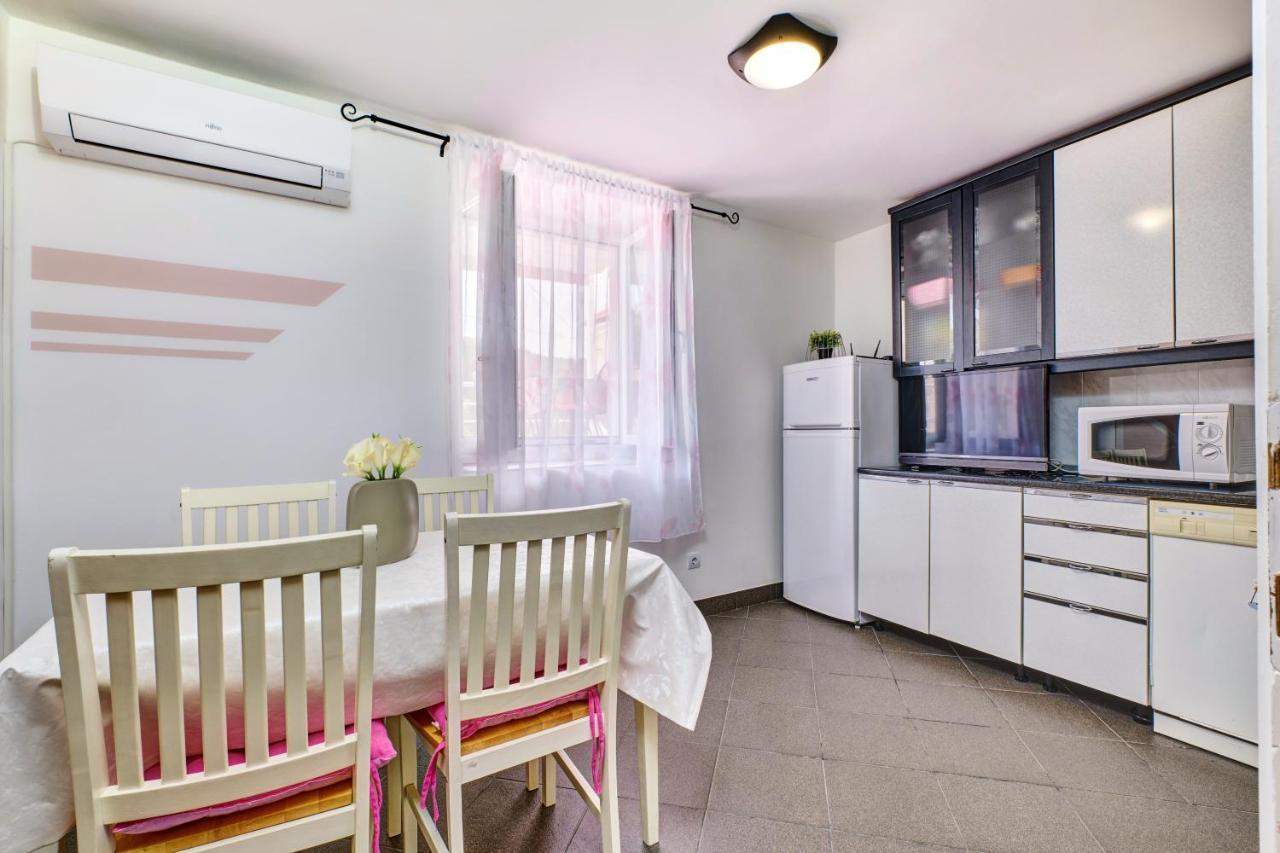 וולי לוסיניי Apartments Ljubica מראה חיצוני תמונה