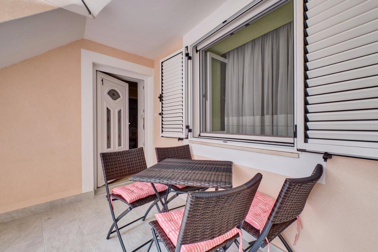 וולי לוסיניי Apartments Ljubica מראה חיצוני תמונה