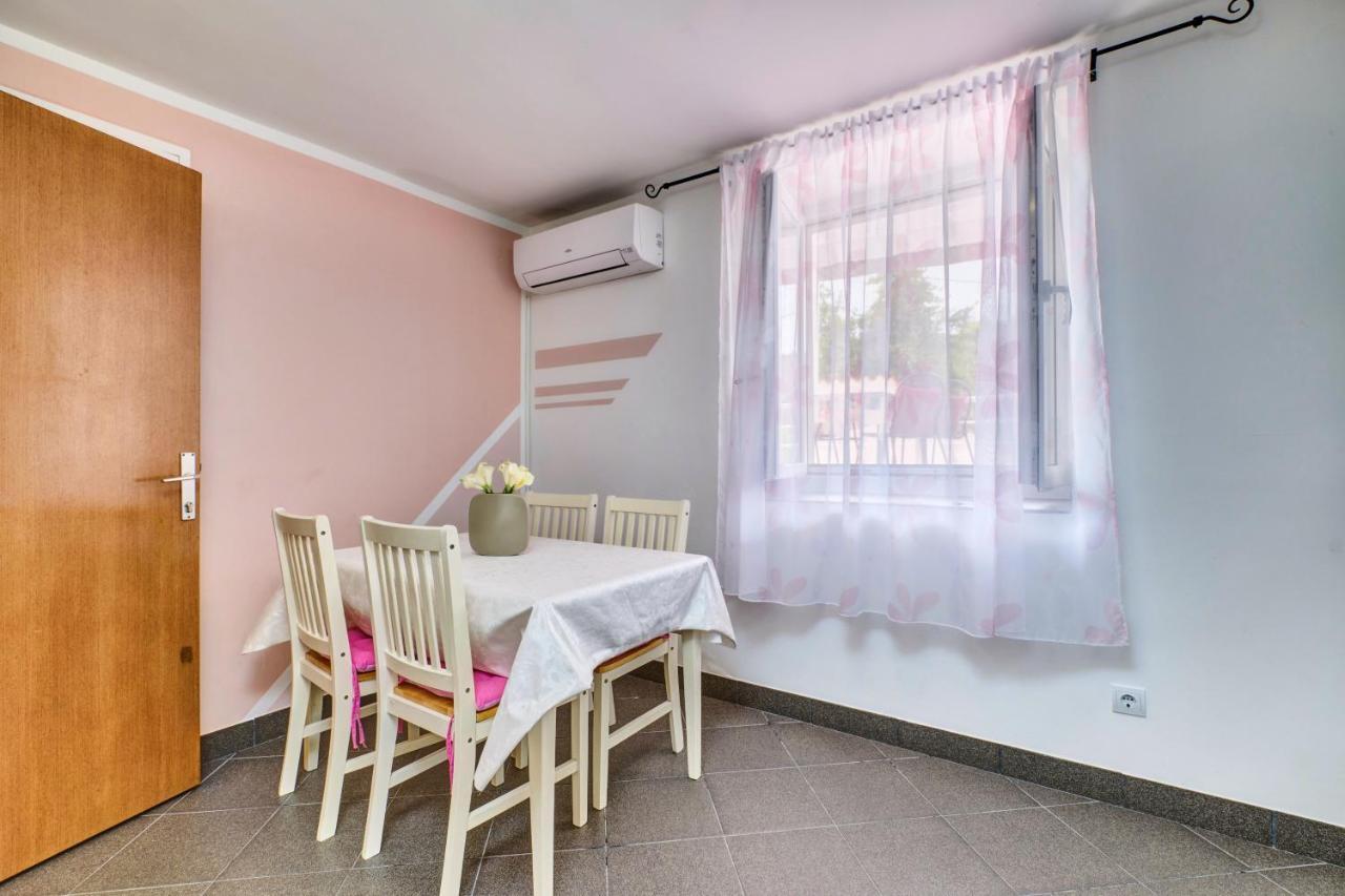 וולי לוסיניי Apartments Ljubica מראה חיצוני תמונה