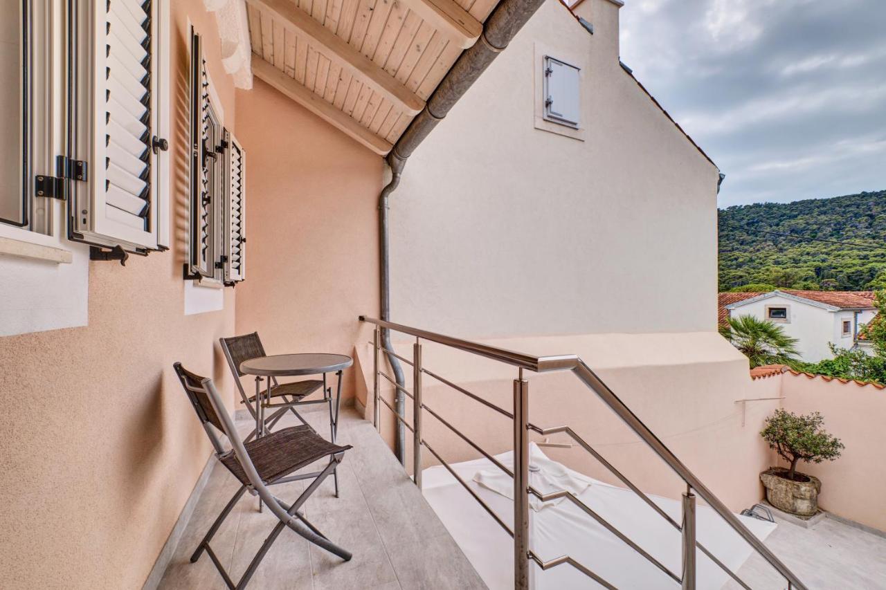 וולי לוסיניי Apartments Ljubica מראה חיצוני תמונה