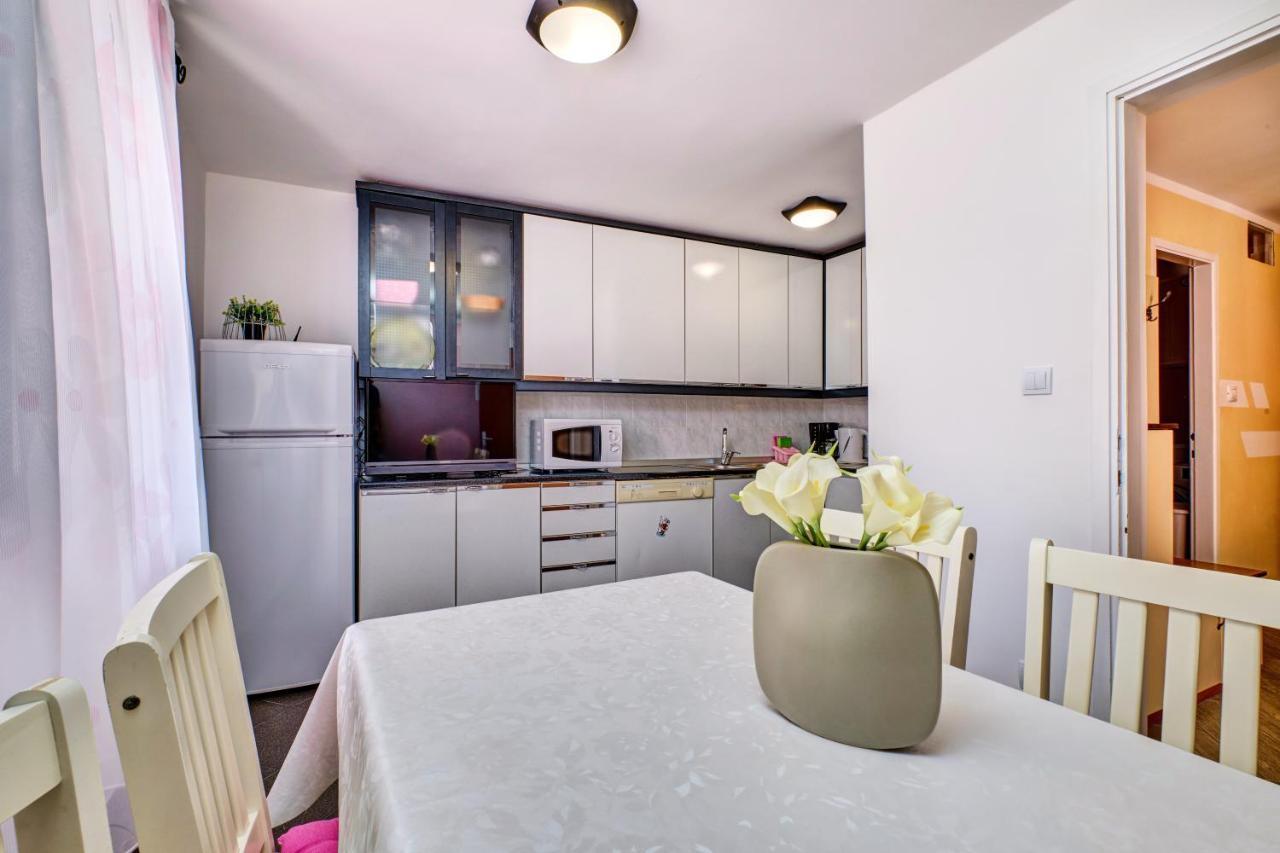 וולי לוסיניי Apartments Ljubica מראה חיצוני תמונה