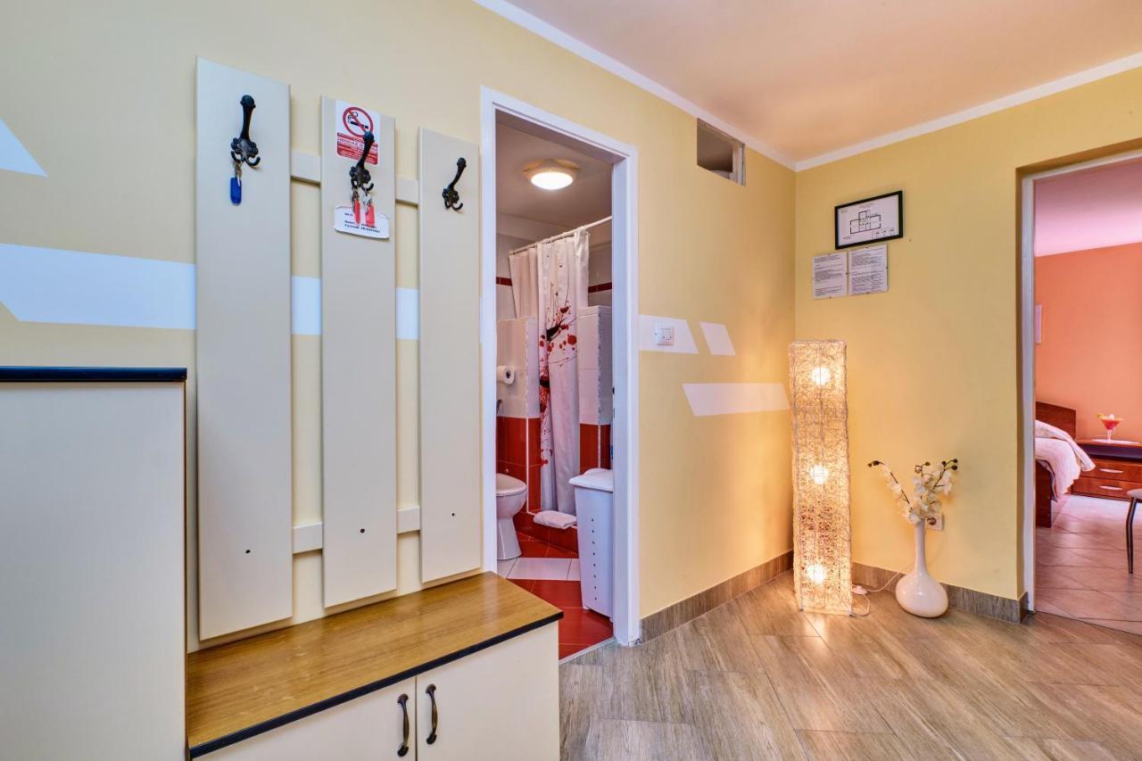 וולי לוסיניי Apartments Ljubica מראה חיצוני תמונה