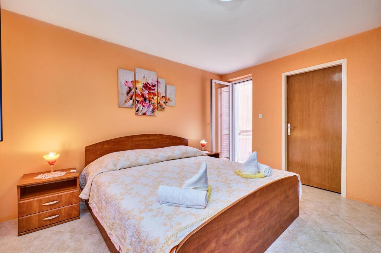 וולי לוסיניי Apartments Ljubica מראה חיצוני תמונה