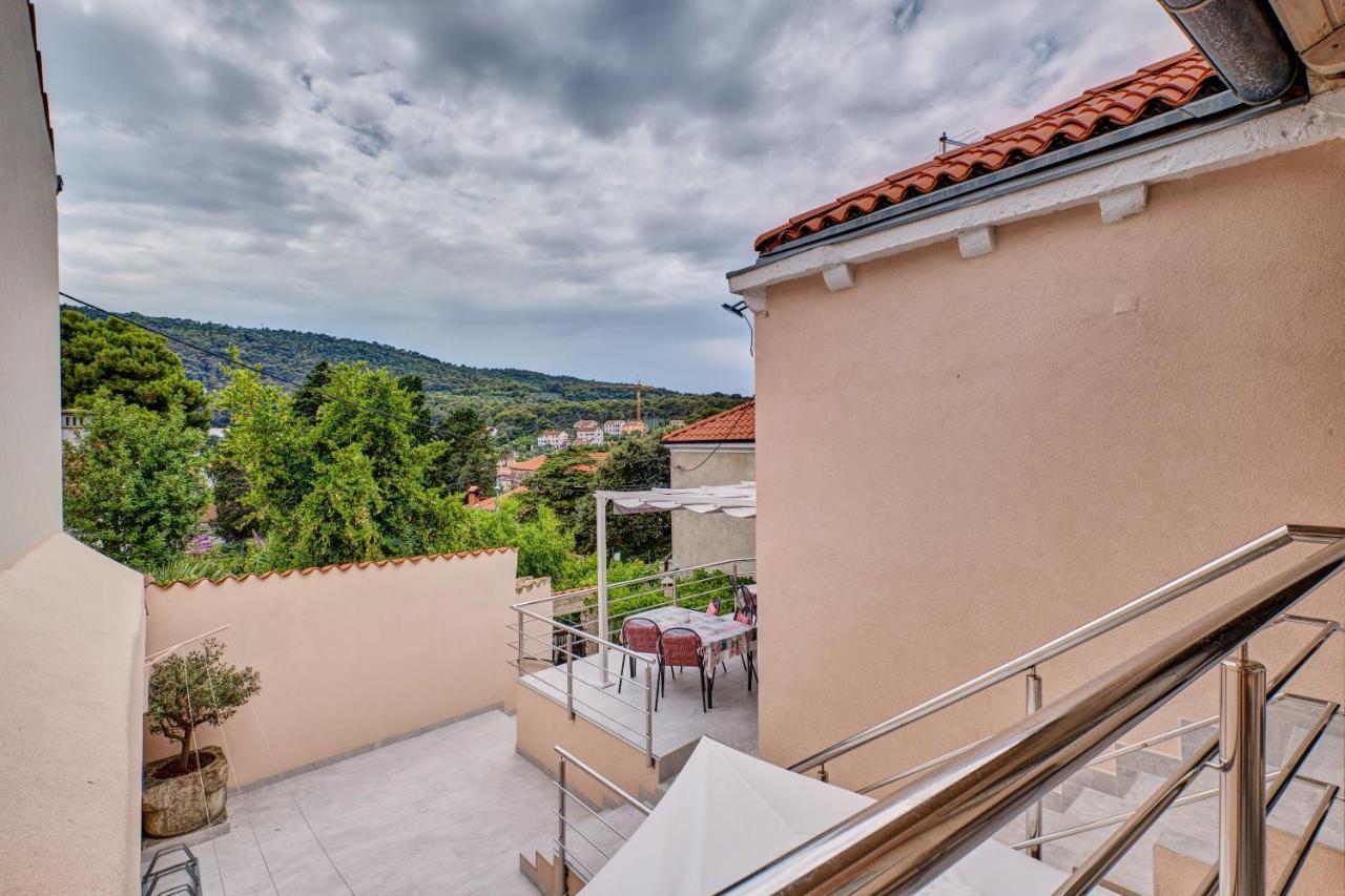 וולי לוסיניי Apartments Ljubica מראה חיצוני תמונה