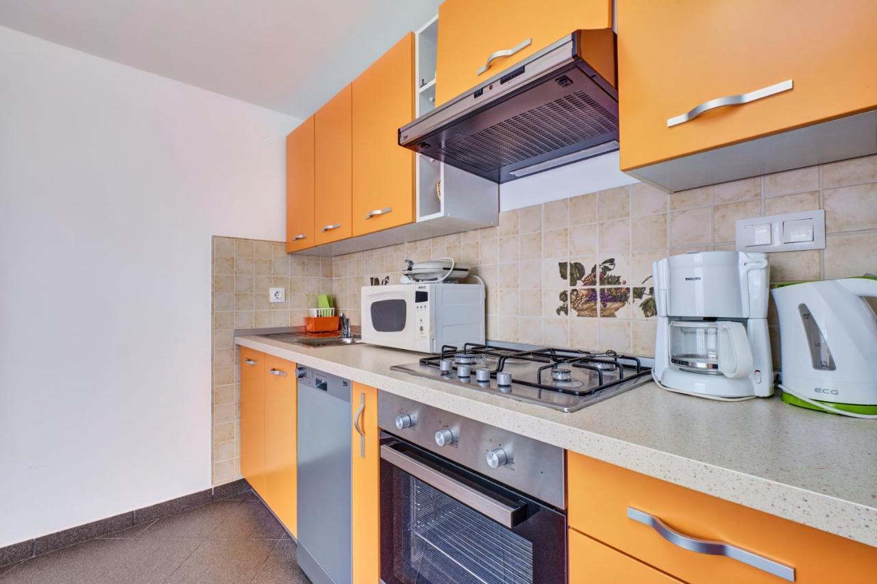 וולי לוסיניי Apartments Ljubica מראה חיצוני תמונה