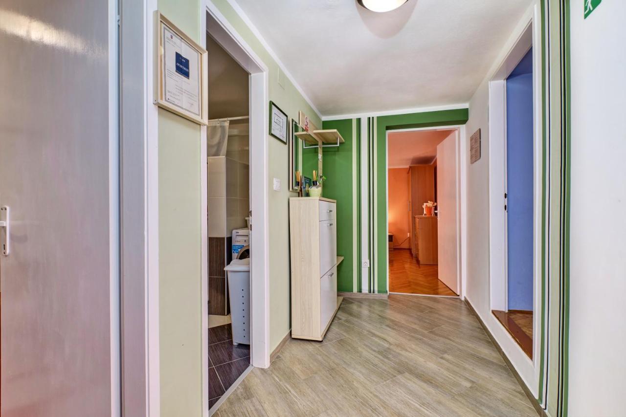 וולי לוסיניי Apartments Ljubica מראה חיצוני תמונה
