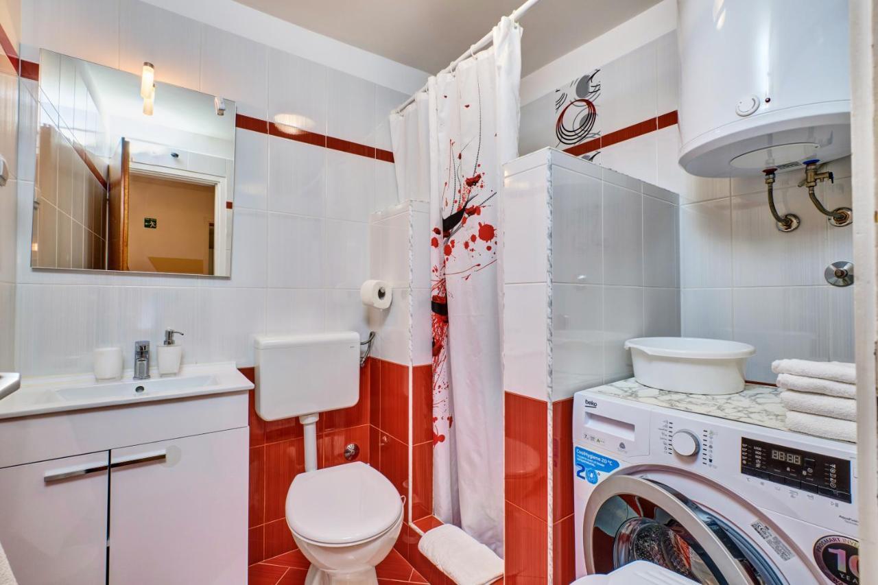 וולי לוסיניי Apartments Ljubica מראה חיצוני תמונה