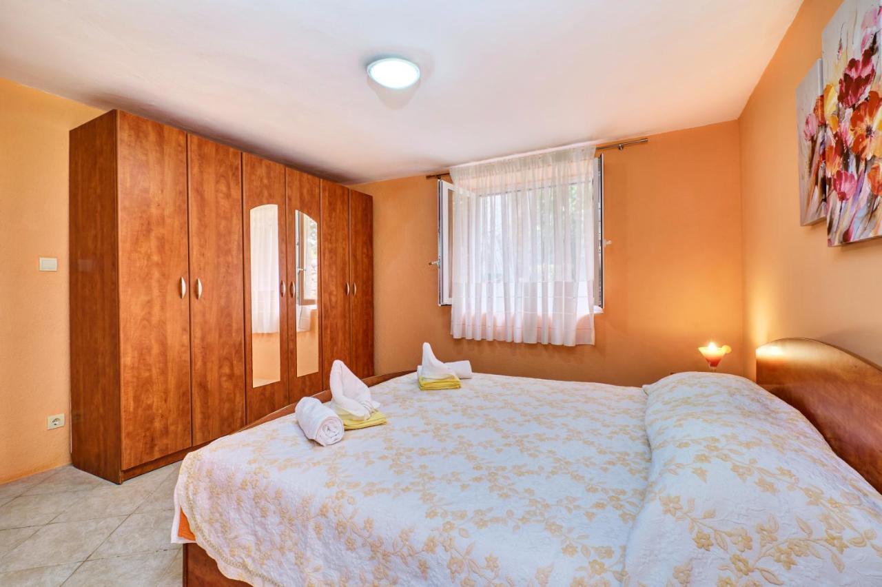 וולי לוסיניי Apartments Ljubica מראה חיצוני תמונה