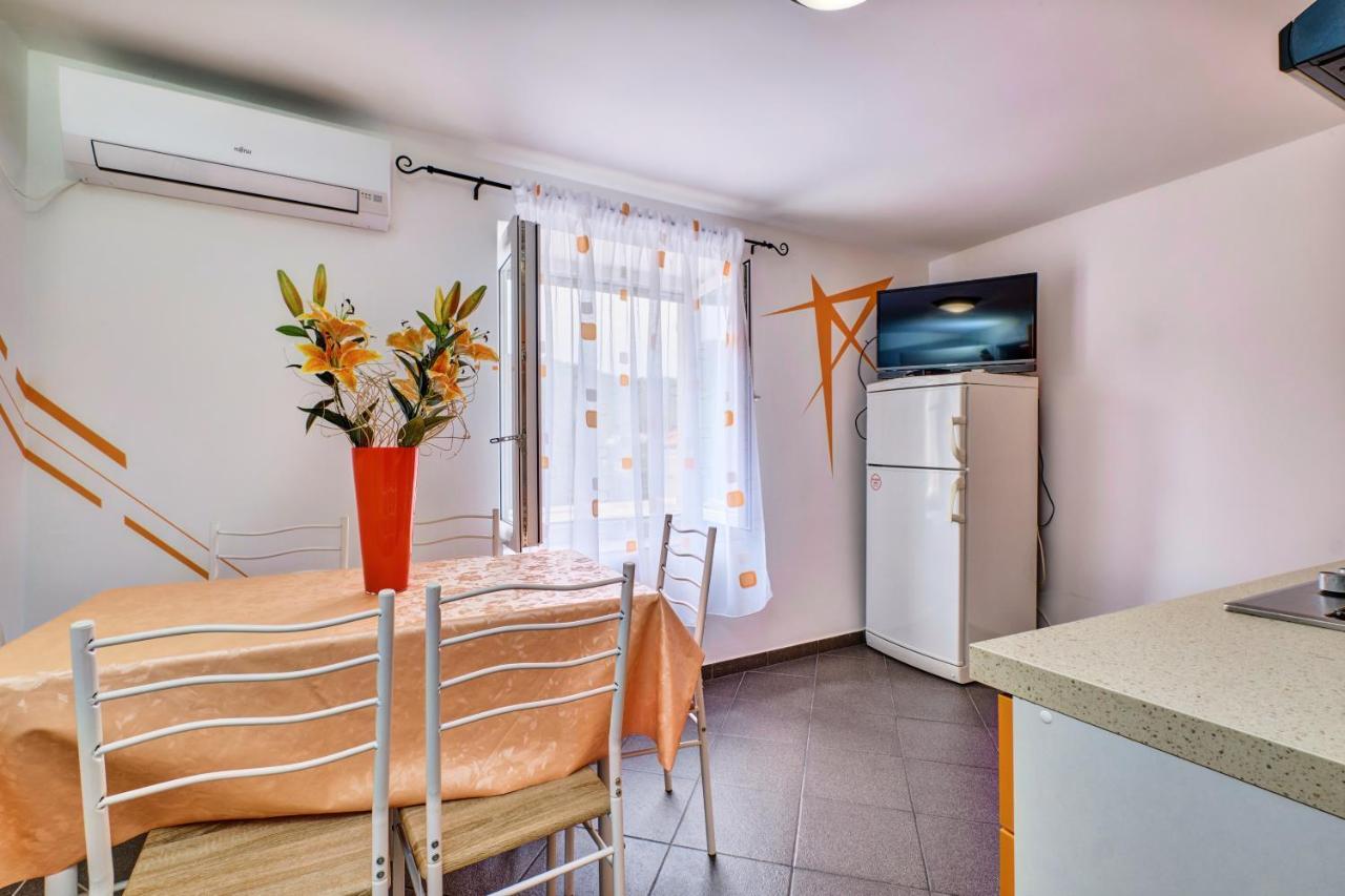 וולי לוסיניי Apartments Ljubica מראה חיצוני תמונה