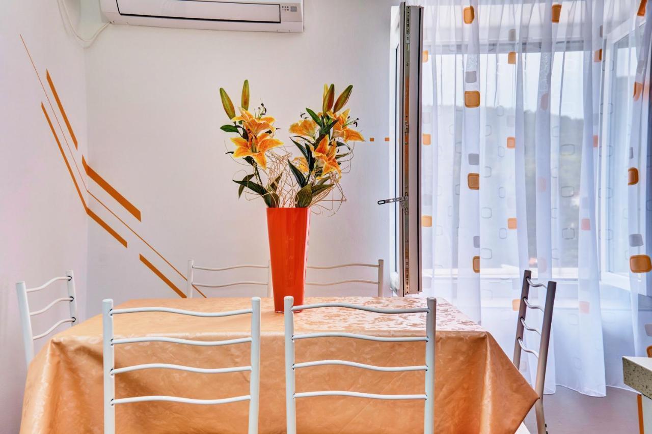 וולי לוסיניי Apartments Ljubica מראה חיצוני תמונה