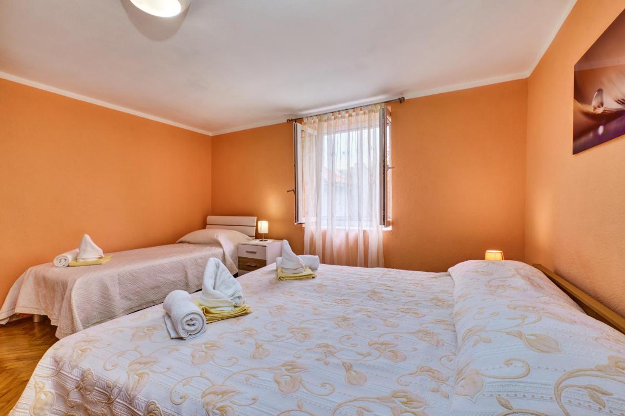וולי לוסיניי Apartments Ljubica מראה חיצוני תמונה